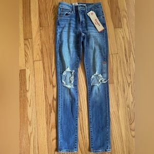 Levi’s 721 High Rise Skinny- W24 L30. Never worn. NWT